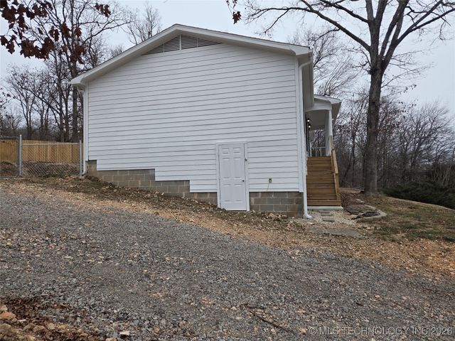 474677 E 611, Watts, OK 74964