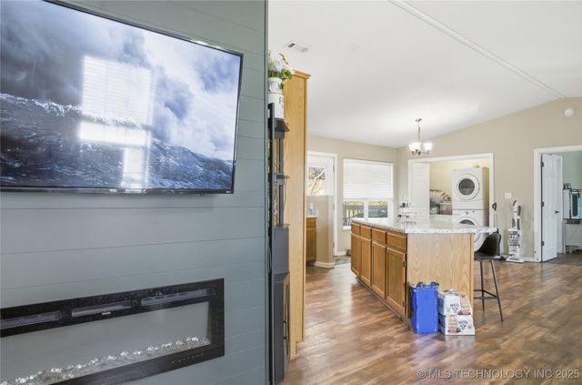 474677 E 611, Watts, OK 74964