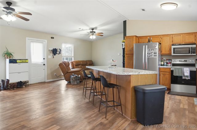 474677 E 611, Watts, OK 74964