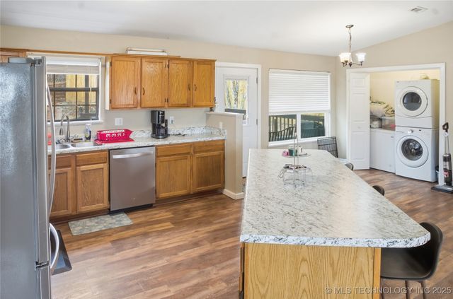 474677 E 611, Watts, OK 74964