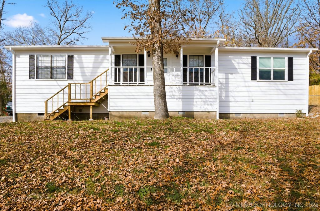 474677 E 611, Watts, OK 74964