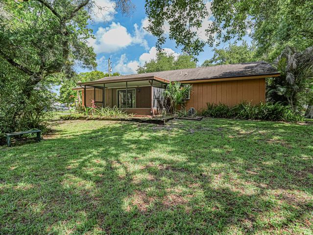 8745 24th Street, Vero Beach, FL 32966