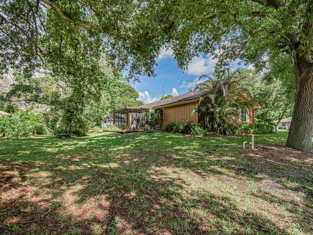 8745 24th Street, Vero Beach, FL 32966