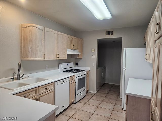 7938 Lisa Dawn Avenue, Las Vegas, NV 89147