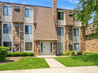 249 W Court of Shorewood 1B, Vernon Hills, IL 60061