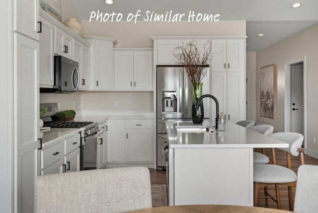604 15TH Street N, Leclaire, IA 52753
