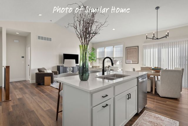 604 15TH Street N, Leclaire, IA 52753