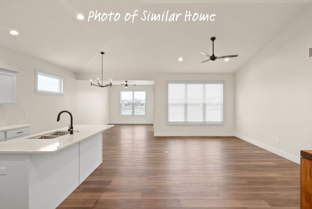604 15TH Street N, Leclaire, IA 52753