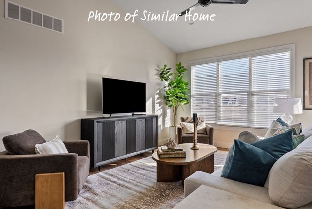 604 15TH Street N, Leclaire, IA 52753