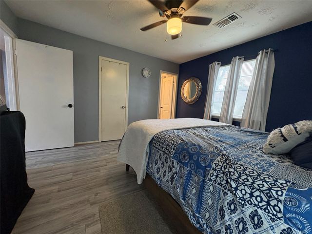 17119 Blackhawk Boulevard, Friendswood, TX 77546