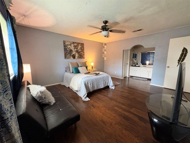17119 Blackhawk Boulevard, Friendswood, TX 77546