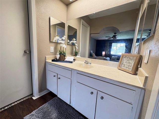 17119 Blackhawk Boulevard, Friendswood, TX 77546