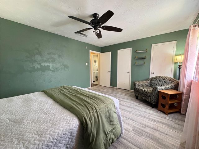 17119 Blackhawk Boulevard, Friendswood, TX 77546