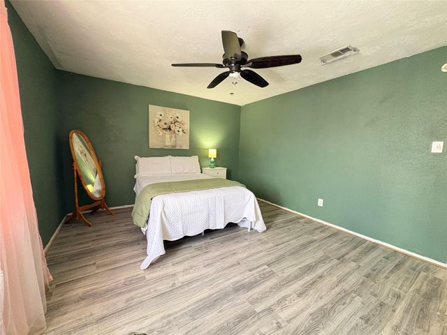 17119 Blackhawk Boulevard, Friendswood, TX 77546