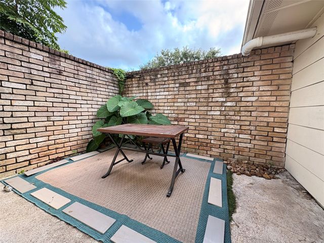 17119 Blackhawk Boulevard, Friendswood, TX 77546