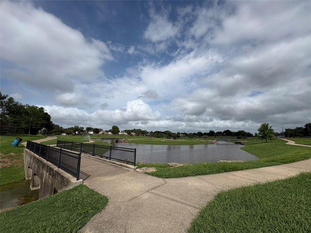 17119 Blackhawk Boulevard, Friendswood, TX 77546