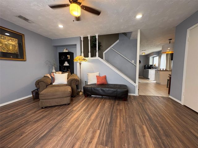 17119 Blackhawk Boulevard, Friendswood, TX 77546