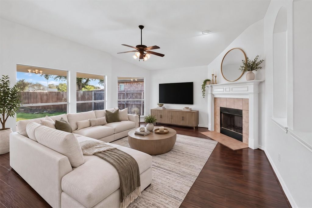 1311 Crest Glen Drive, Arlington, TX 76002 — photo 2