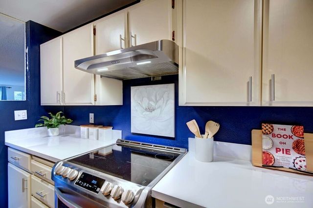 13045 15th Avenue NE, Seattle, WA 98125