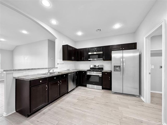 2717 Sugar Pine Drive, Yukon, OK 73099