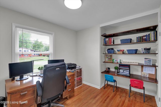 3812 Klondike Ln, Louisville, KY 40218