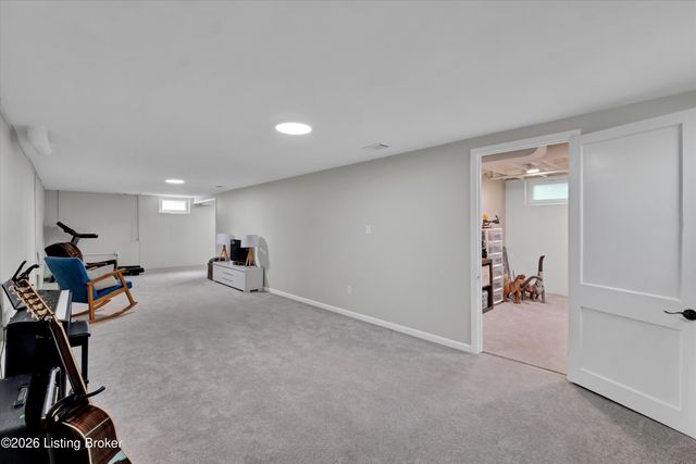 3812 Klondike Ln, Louisville, KY 40218