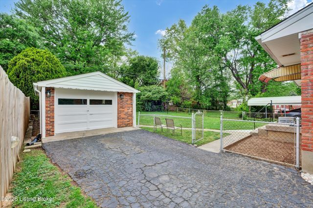 3812 Klondike Ln, Louisville, KY 40218