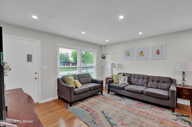 3812 Klondike Ln, Louisville, KY 40218