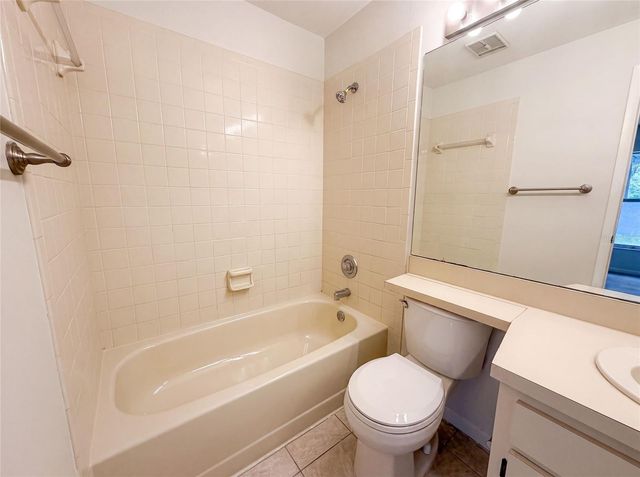 8613 COTTONWAY LANE, Tampa, FL 33635