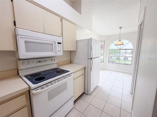 8613 COTTONWAY LANE, Tampa, FL 33635