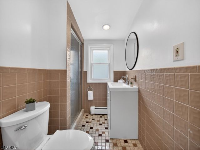 246 Hickory St, Washington Twp., NJ 07676