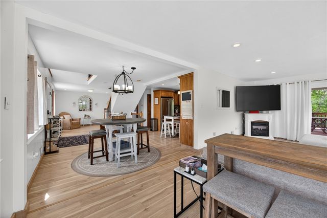 6424 Churchill Rd, Bethel Park, PA 15102