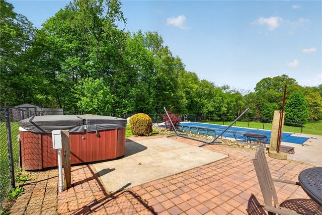 6424 Churchill Rd, Bethel Park, PA 15102