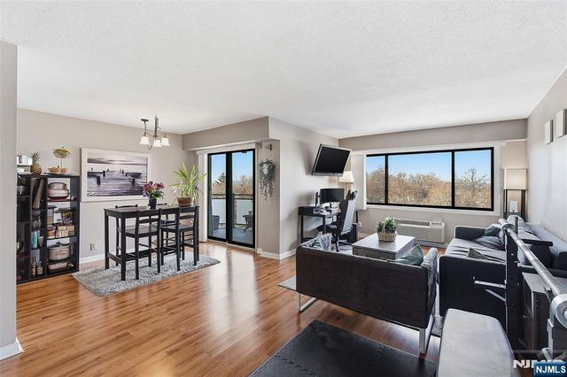 125 Prospect Avenue 8D, Hackensack, NJ 07601