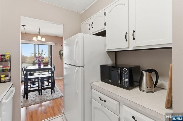 125 Prospect Avenue 8D, Hackensack, NJ 07601