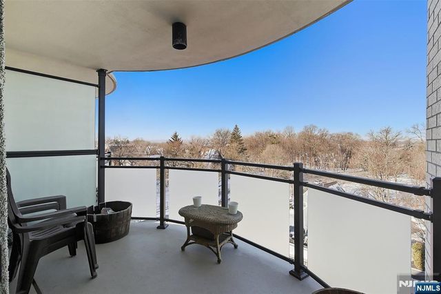 125 Prospect Avenue 8D, Hackensack, NJ 07601