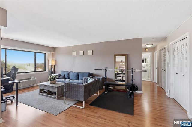 125 Prospect Avenue 8D, Hackensack, NJ 07601