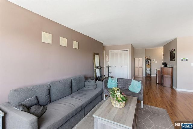 125 Prospect Avenue 8D, Hackensack, NJ 07601