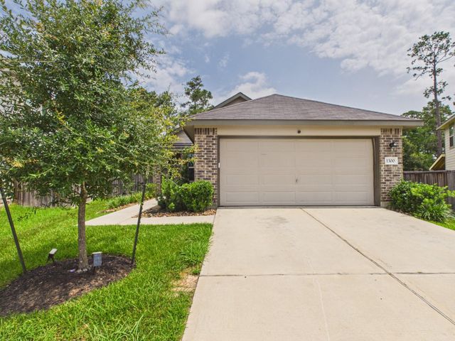 1300 Winding Willow Drive, Pinehurst, TX 77362