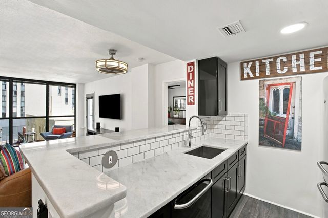 1280 W Peachtree Street NW APT 812, Atlanta, GA 30309