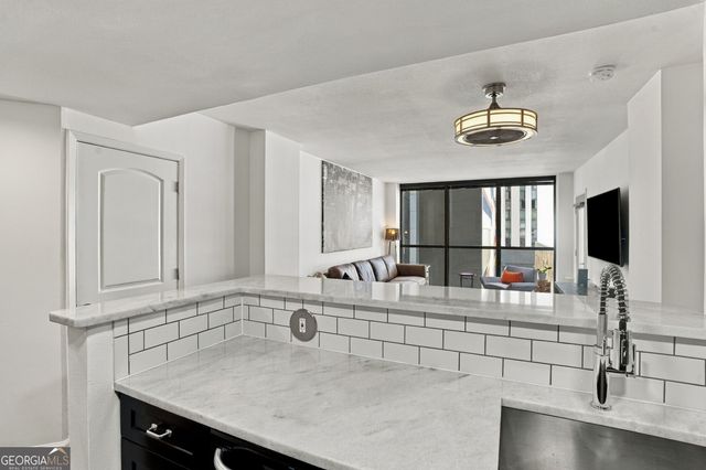 1280 W Peachtree Street NW APT 812, Atlanta, GA 30309