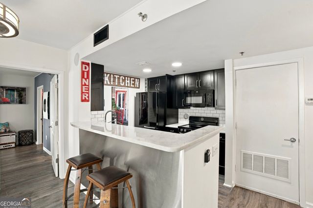 1280 W Peachtree Street NW APT 812, Atlanta, GA 30309