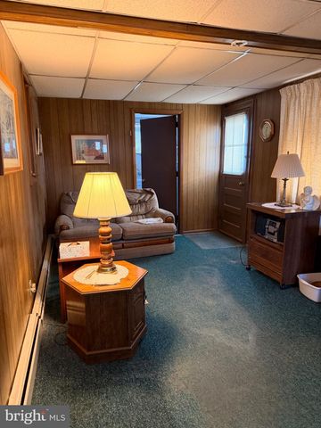 56 CHESTERFIELD DR, New Castle, DE 19720