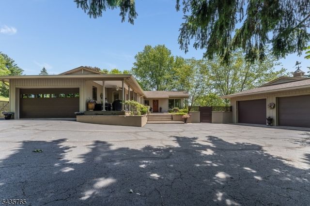219 W Valley Brook Rd, Washington Twp., NJ 07830