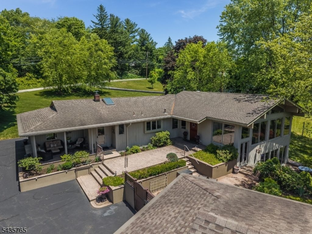 219 W Valley Brook Rd, Washington Twp., NJ 07830