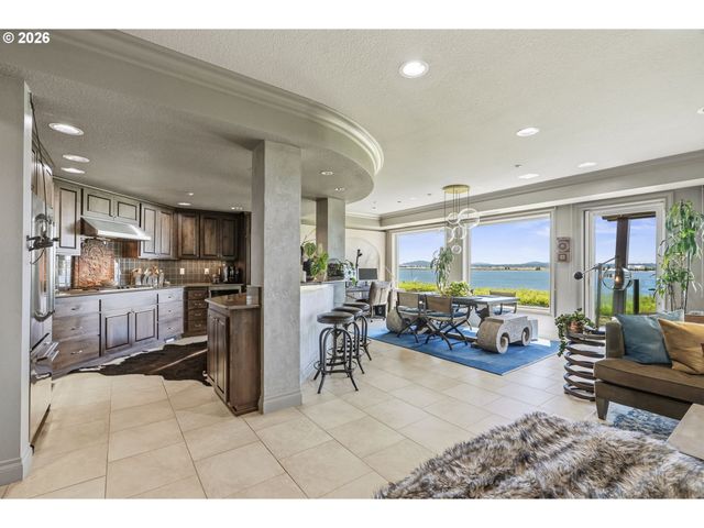 5841 Se COLUMBIA Way 102, Vancouver, WA 98661
