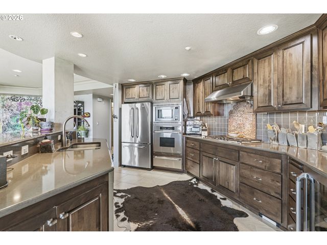 5841 Se COLUMBIA Way 102, Vancouver, WA 98661