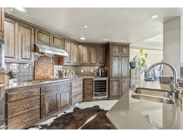 5841 Se COLUMBIA Way 102, Vancouver, WA 98661
