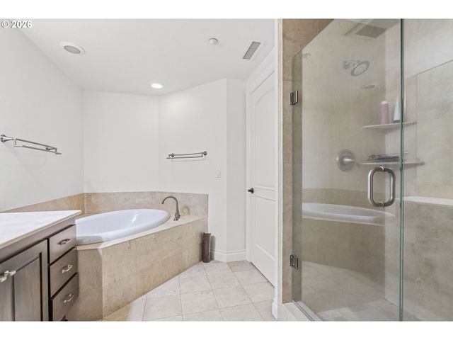 5841 Se COLUMBIA Way 102, Vancouver, WA 98661