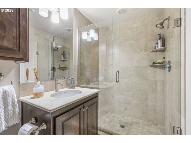 5841 Se COLUMBIA Way 102, Vancouver, WA 98661